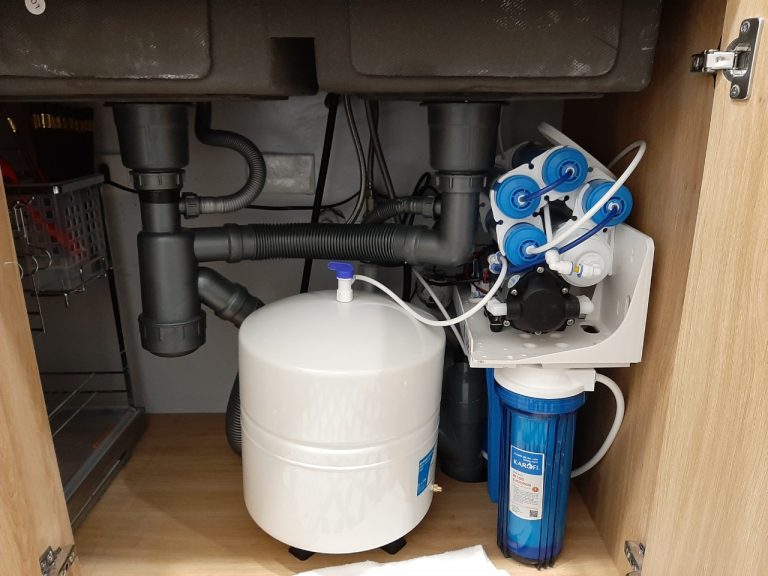 Máy lọc Nước RO nhập khẩu Karofi lắp đặt nhà bếp khu chung cư